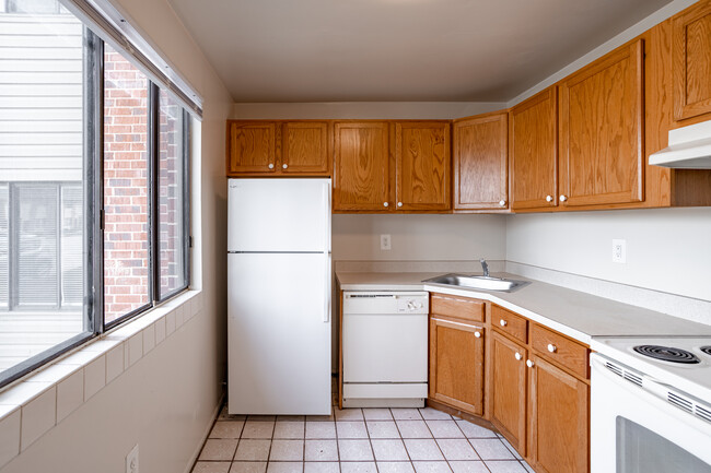 Hillcrest Apartments in Woodstown, NJ - Building Photo - Interior Photo