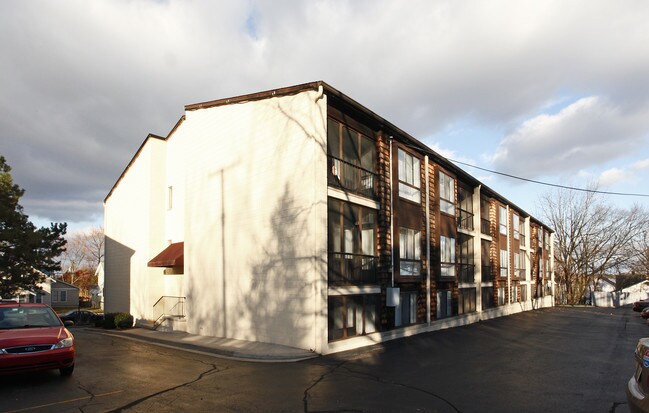 Hoover Post Apartments in Ann Arbor, MI - Foto de edificio - Building Photo