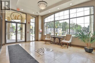 205 Lakeshore Rd W in Oakville, ON - Building Photo - Building Photo