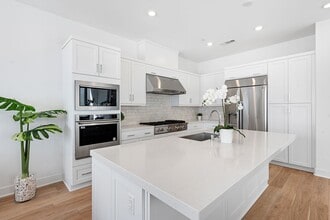 408 Treble in Irvine, CA - Building Photo - Building Photo