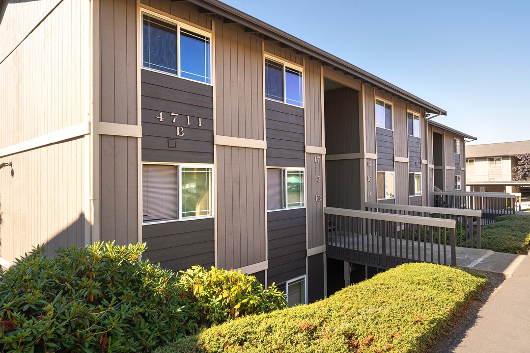 Warner Park Apartments in Tacoma, WA - Building Photo