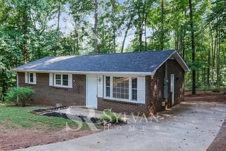 207 Kenmore Dr in Piedmont, SC - Building Photo - Building Photo