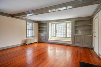 209 Main St, Unit Second Floor - B in Medway, MA - Foto de edificio - Building Photo