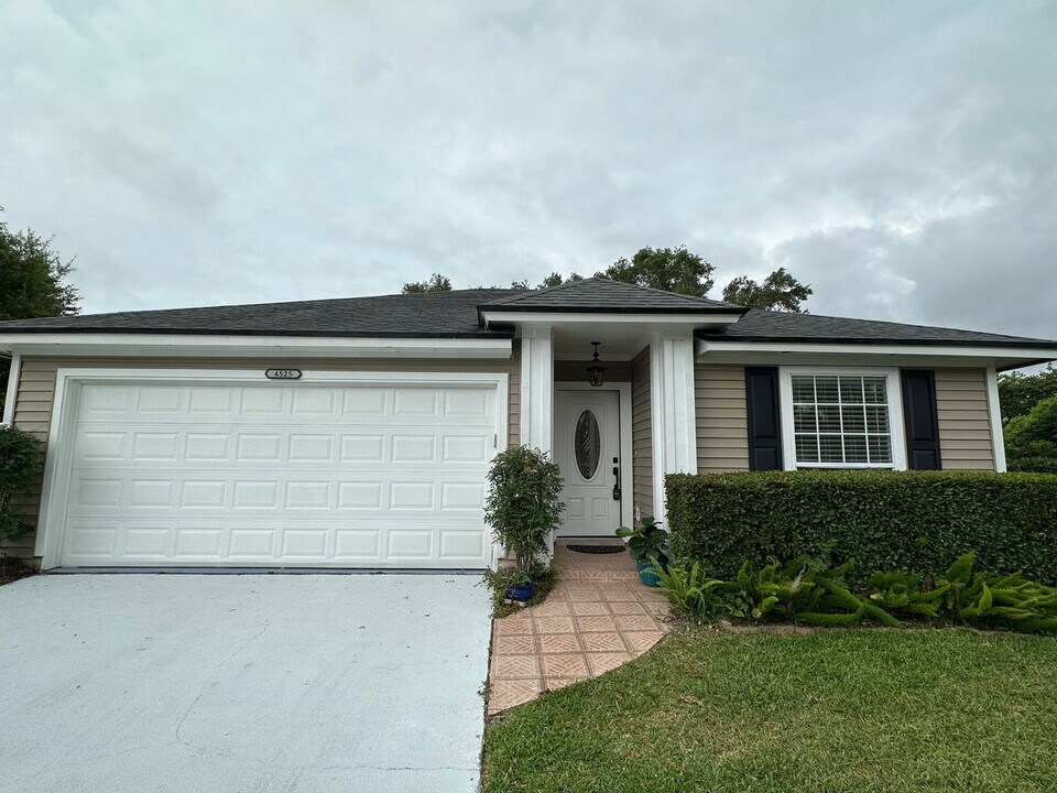4525 Shaky Leaf Ln N in Jacksonville, FL - Building Photo