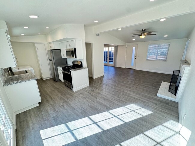 253 Ogle St in Costa Mesa, CA - Building Photo - Building Photo