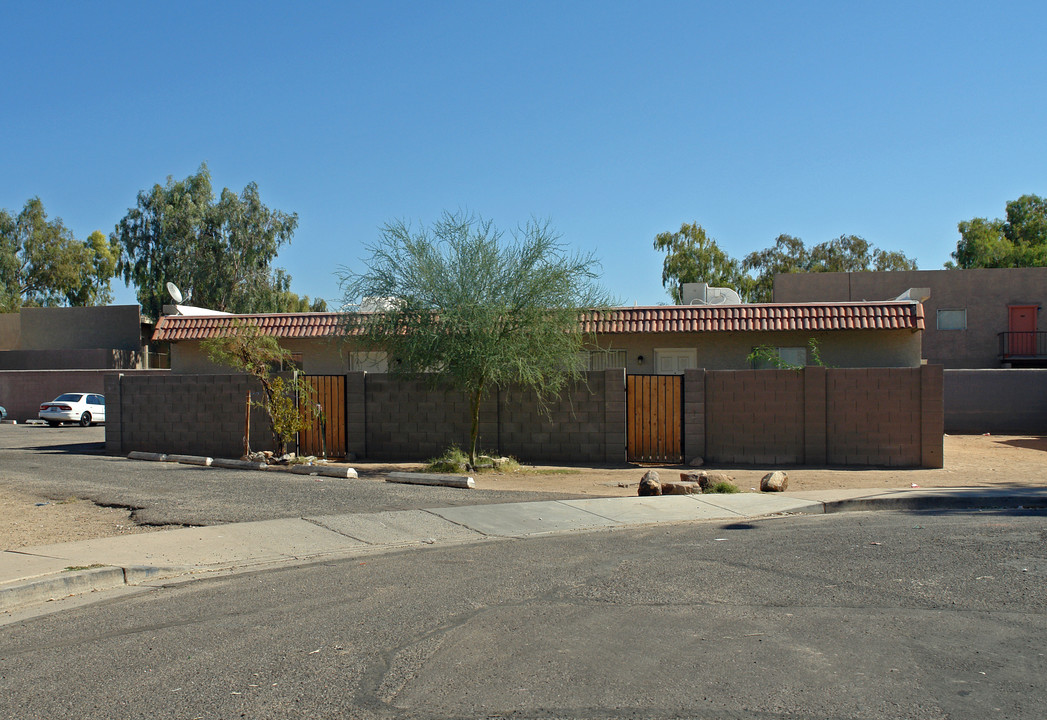 2746 E Marconi Ave in Phoenix, AZ - Building Photo