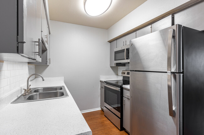 Preston Place North I South in Bossier City, LA - Building Photo - Interior Photo