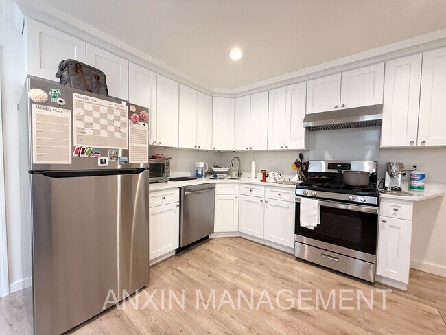 72 Easton St in Boston, MA - Building Photo - Building Photo