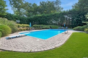 1460 Hillcrest Dr in Orient, NY - Building Photo