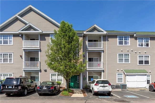 100 Mill St in Woonsocket, RI - Foto de edificio - Building Photo
