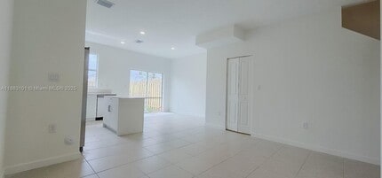 25450 SW 137th Ave in Homestead, FL - Building Photo - Building Photo