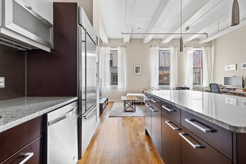 88 Kingston St, Unit 3D in Boston, MA - Building Photo