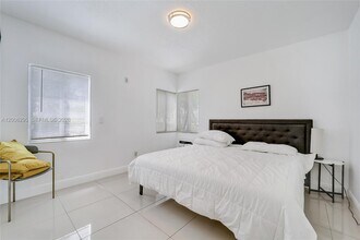 9850 E Bay Harbor Dr in Bay Harbor Islands, FL - Building Photo - Building Photo