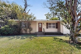 317 W Pecan St in Hurst, TX - Building Photo - Building Photo