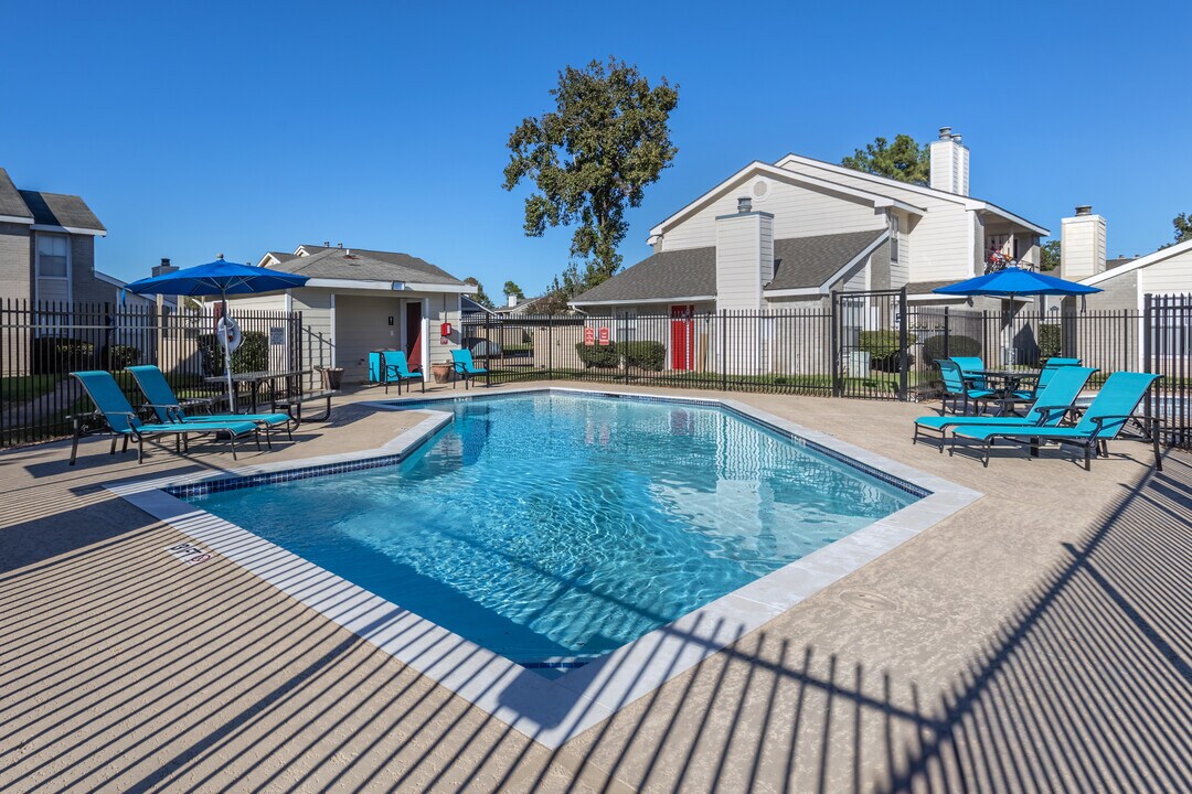 Windfern Meadows in Houston, TX - Building Photo