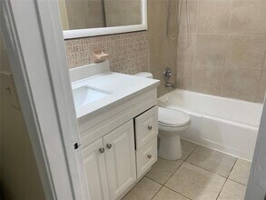 4059 NW 31st Ave in Lauderdale Lakes, FL - Building Photo - Building Photo