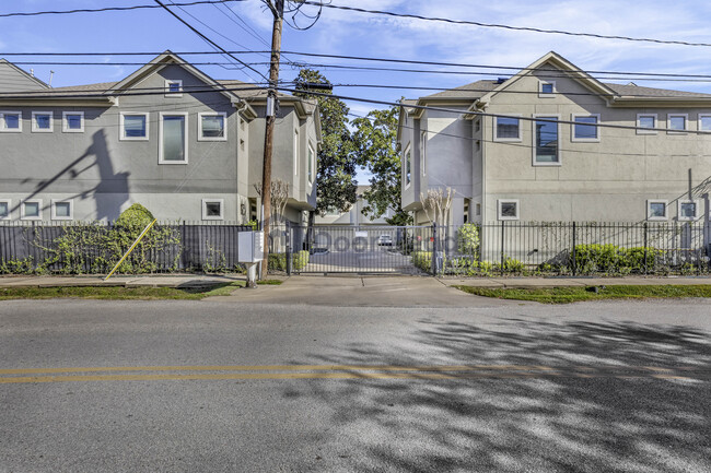 4444 Center St in Houston, TX - Foto de edificio - Building Photo