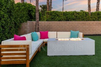 2056 Paseo Roseta in Palm Springs, CA - Building Photo - Building Photo