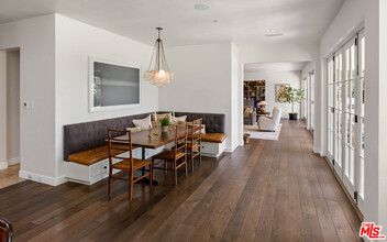 1319 Amalfi Dr in Los Angeles, CA - Building Photo - Building Photo
