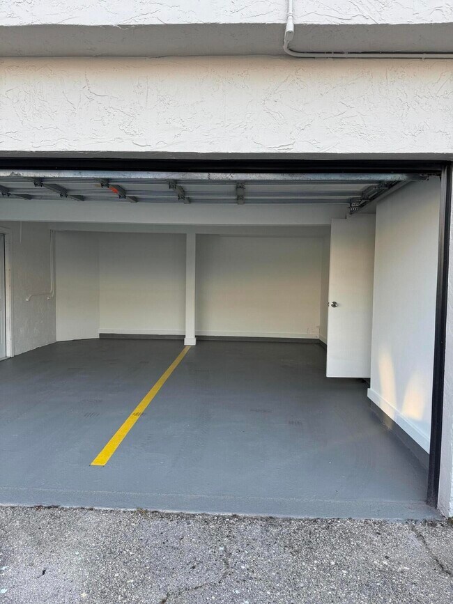 206 E Tiffany Dr in West Palm Beach, FL - Building Photo - Building Photo
