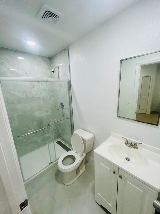 11216 Garfield Ct in Seffner, FL - Building Photo