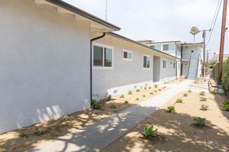 1637 E Palm Ave in El Segundo, CA - Foto de edificio - Building Photo