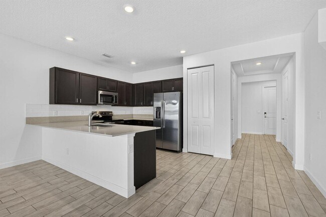 4408 Hemlock Dr in Riviera Beach, FL - Building Photo - Building Photo