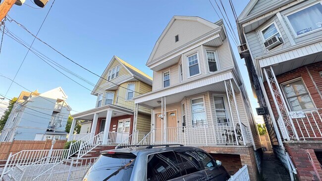 66 W 15th St in Bayonne, NJ - Building Photo - Building Photo