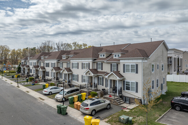 Harmony Park in Lakewood, NJ - Foto de edificio - Building Photo