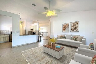 20 Vía De Casas Sur in Boynton Beach, FL - Building Photo