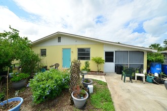 10150 W Terry St in Bonita Springs, FL - Foto de edificio - Building Photo