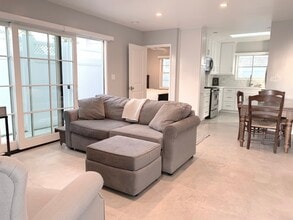 1820 S Wooster St, Unit B in Los Angeles, CA - Foto de edificio - Building Photo