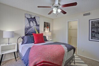 Villa Del Mar Apartments in Arlington, TX - Foto de edificio - Building Photo