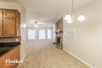 634 Woodsong Ln in Stone Mountain, GA - Foto de edificio - Building Photo