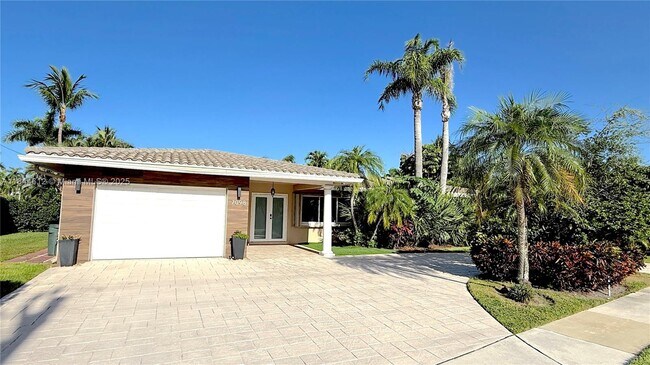 7098 NE 7th Ave in Boca Raton, FL - Building Photo - Building Photo