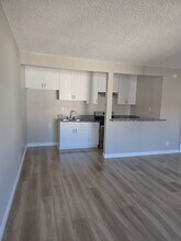 8936 Cedros Ave in Panorama City, CA - Building Photo - Building Photo