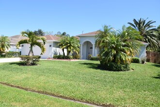 1074 SW Janar Ave in Port St. Lucie, FL - Building Photo - Building Photo