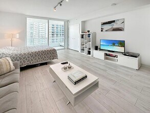 1080 Brickell Ave, Unit 2305 in Miami, FL - Building Photo - Building Photo