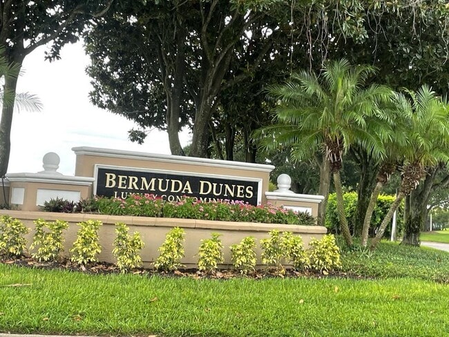 7200 Westpointe Blvd in Orlando, FL - Building Photo - Building Photo