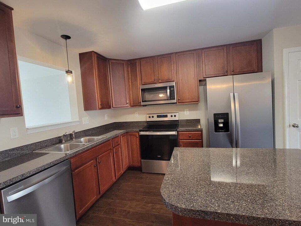 216 Monticello Square in Winchester, VA - Building Photo