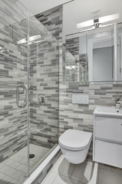 120 1/2 1ST AVE (ST MARKS & 7TH ST) #2 in New York, NY - Building Photo - Building Photo