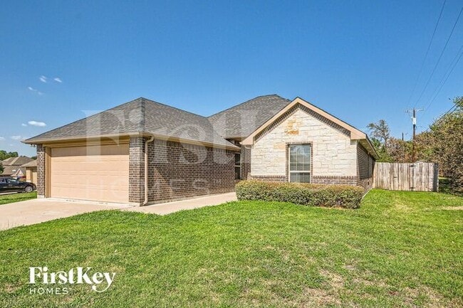 2704 Park St in Ennis, TX - Foto de edificio - Building Photo