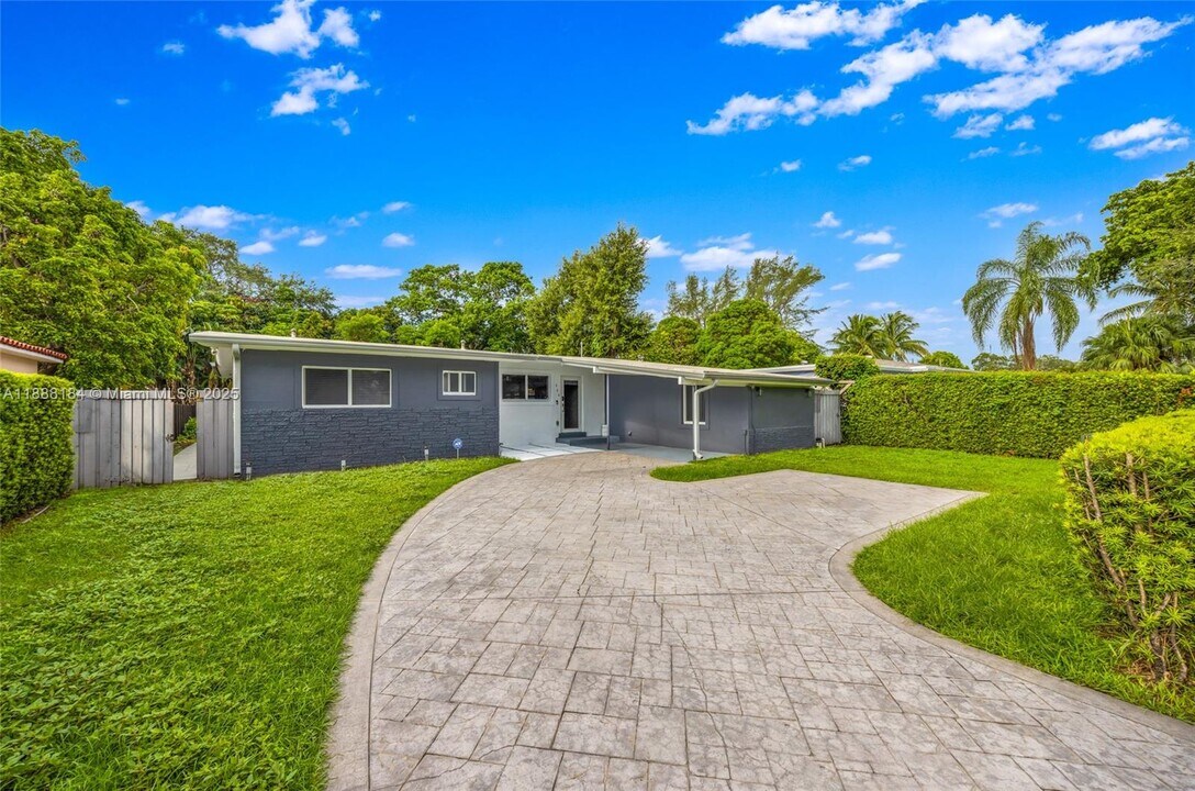 840 NE 159th St in North Miami Beach, FL - Building Photo