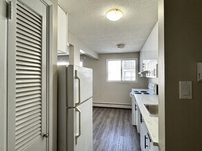 10724-10105 105 St NW in Edmonton, AB - Building Photo - Building Photo