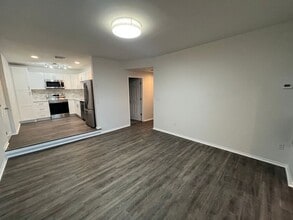 1119 E McMillan St in Cincinnati, OH - Foto de edificio - Building Photo