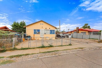 209 N Seville Dr in El Paso, TX - Building Photo - Building Photo