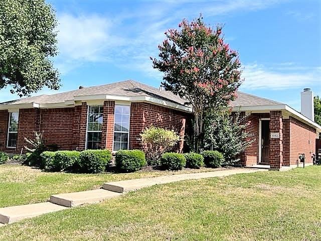 property at 612 Comanche Trail