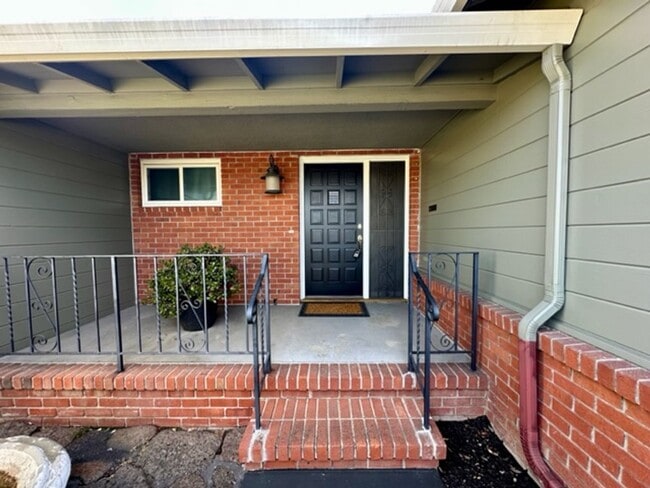 1962 Evergreen Ave in San Leandro, CA - Building Photo - Building Photo