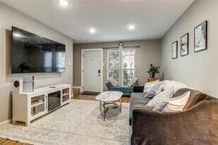 4020 Holland Ave in Dallas, TX - Building Photo