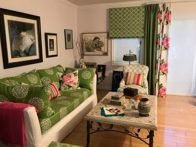 1345 N Fuller Ave, Unit 104 in Los Angeles, CA - Foto de edificio - Building Photo